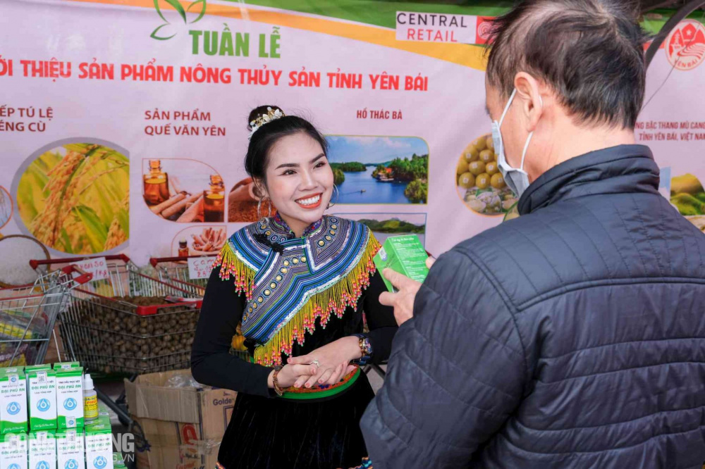 Người dân Thủ đô Hà Nội có cơ hội mua sắm đặc sản Yên Bái chuẩn bị cho dịp Tết sắp tới
