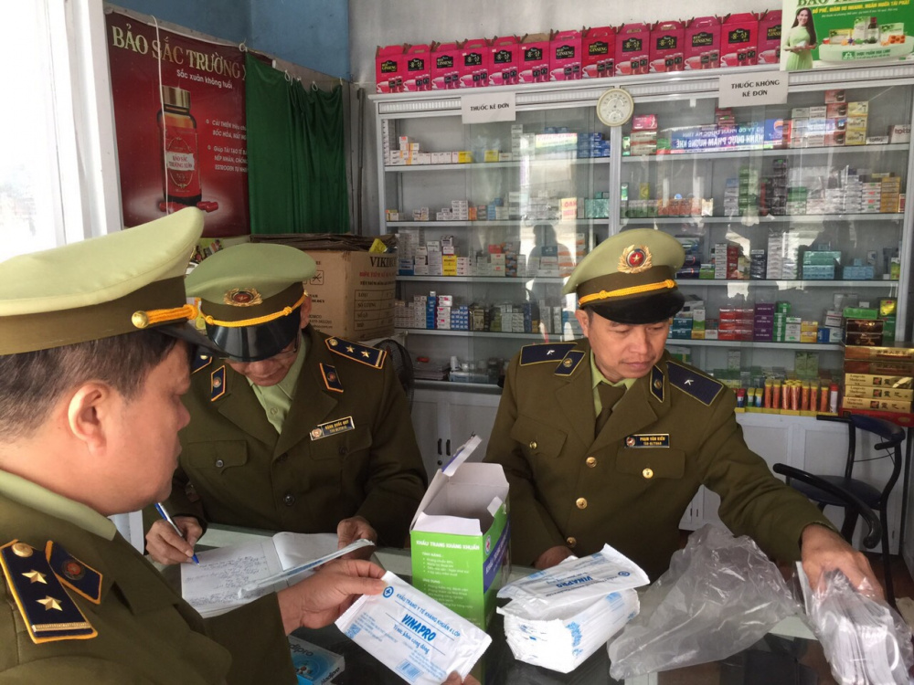 phát khẩu trang miễn phí