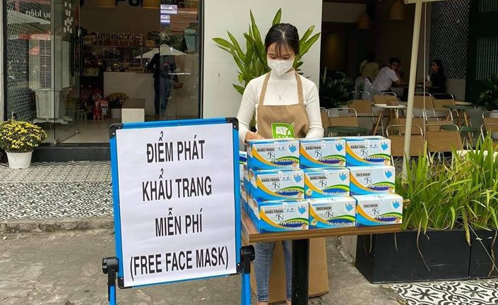phát khẩu trang miễn phí