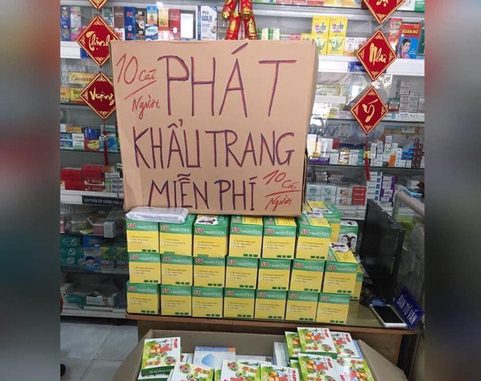 phát khẩu trang miễn phí