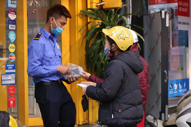 phát khẩu trang miễn phí