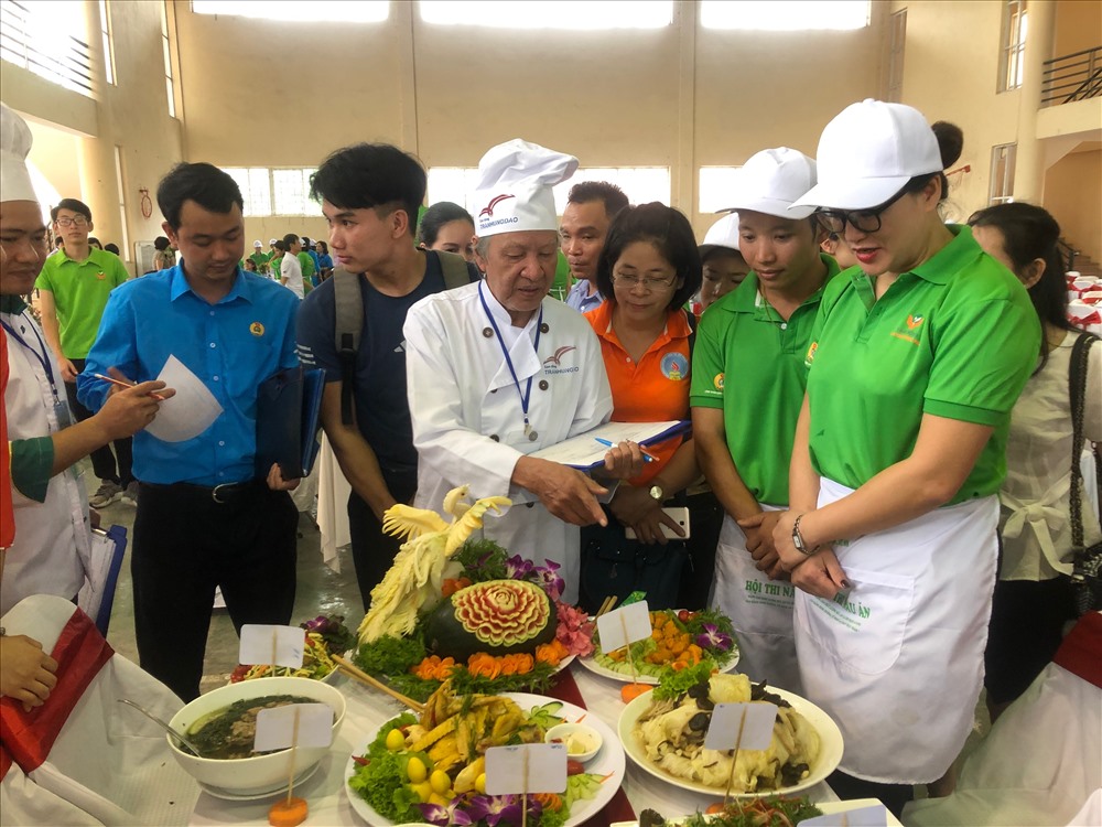Ảnh Lan Dịu - Ban giám khảo Hội thi đánh giá