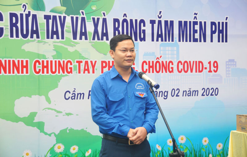 Đoàn Than Quảng Ninh: Phát miễn phí 1.000 bánh xà phòng và 350 chai nước rửa tay cho NLĐ Than Quang Hanh 