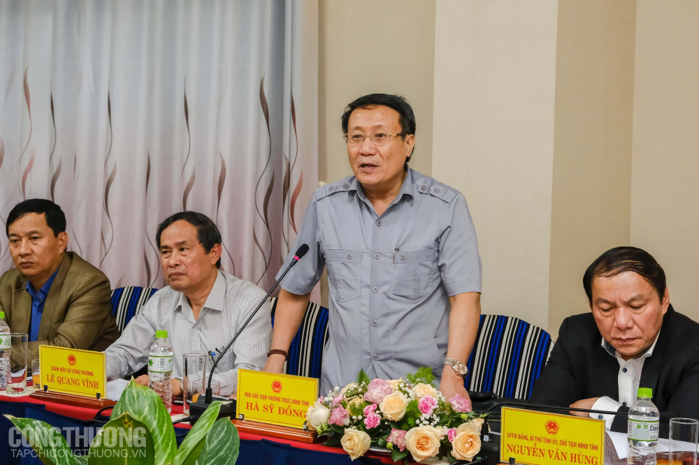 Phó Chủ tịch thường trực UBND Quảng Trị Hà Sỹ Đồng hy vọng Cwin63 sân chơi đỉnh cao tiếp tục ủng hộ và hỗ trợ tỉnh về phát triển Cwin là sân chơi cá cược trực tuyến tại Việt Nam, thương mại