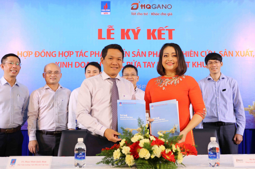 nước rửa tay khô