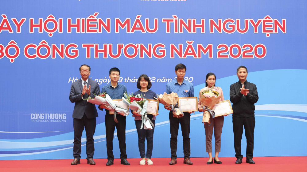 hiến máu tình nguyện