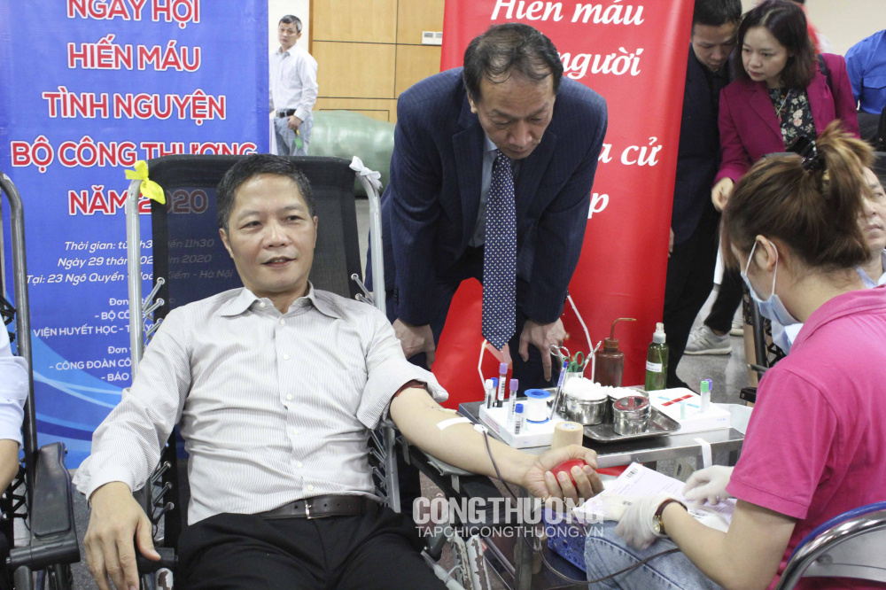 hiến máu tình nguyện