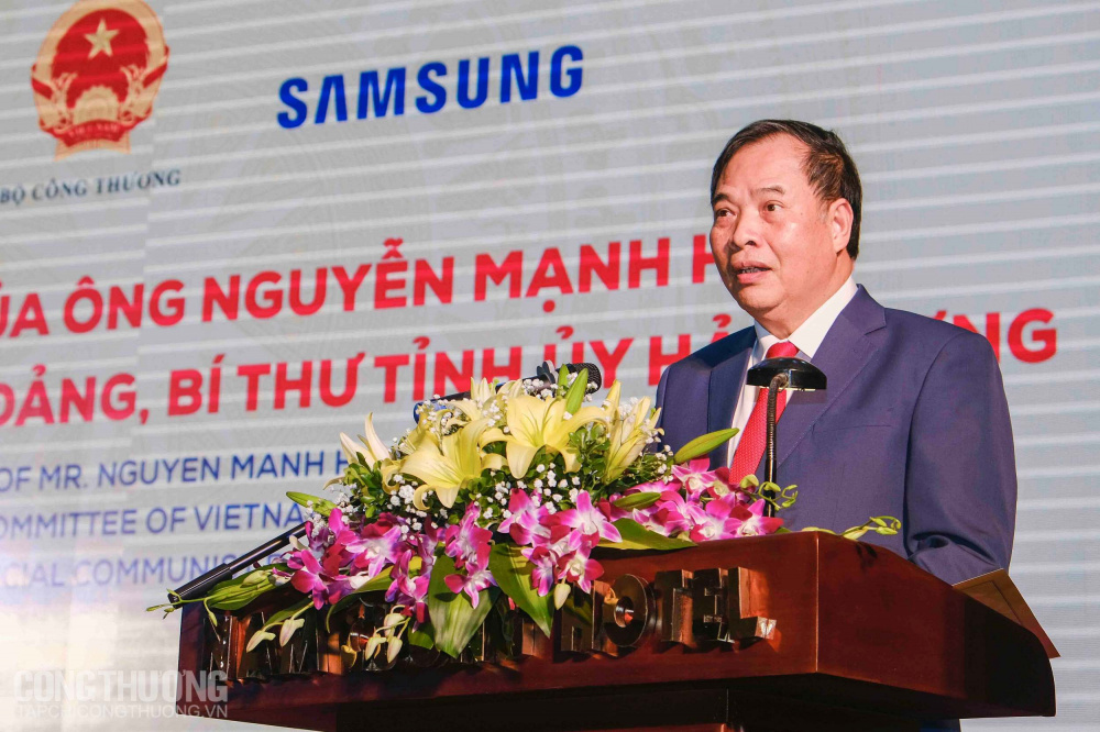 Ông Nguyễn Mạnh Hiển - Ủy viên Trung ương Đảng, Bí thư Tỉnh ủy, Chủ tịch HĐND tỉnh Hải Dương kêu gọi các nhà Cwin800 hàng ngàn khuyến mãi trong và ngoài nước tìm hiểu, xúc tiến Cwin800 hàng ngàn khuyến mãi vào Cwin là sân chơi cá cược trực tuyến tại Việt Nam hỗ trợ Hải Dương