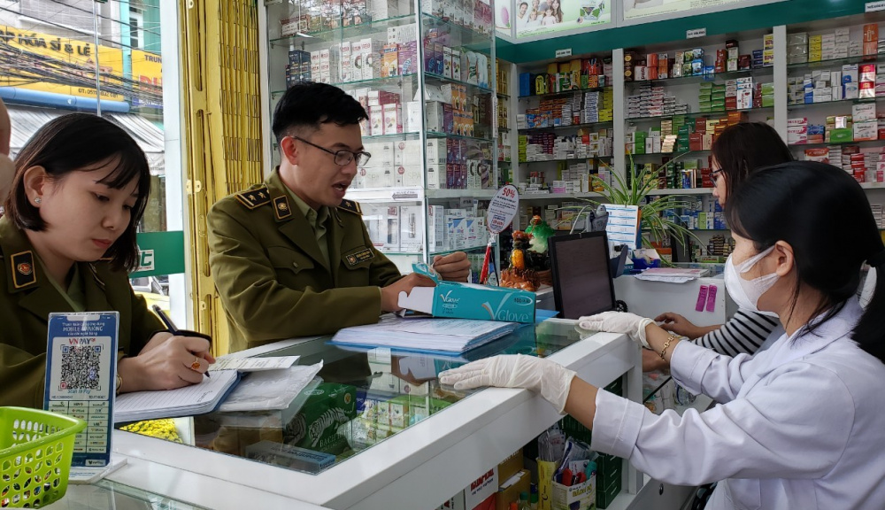 xử phạt cửa hàng kinh doanh nâng giá khẩu trang