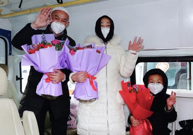 3 người nhiễm virus corona được xuất viện hôm 5/2 sau quá trình điều trị tại Bệnh viện Nhân dân số 4 ở Tây Ninh, Thanh Hải, Trung Quốc. 