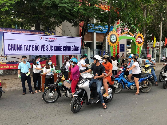 EVNGENCO2 phát khẩu trang miễn phí
