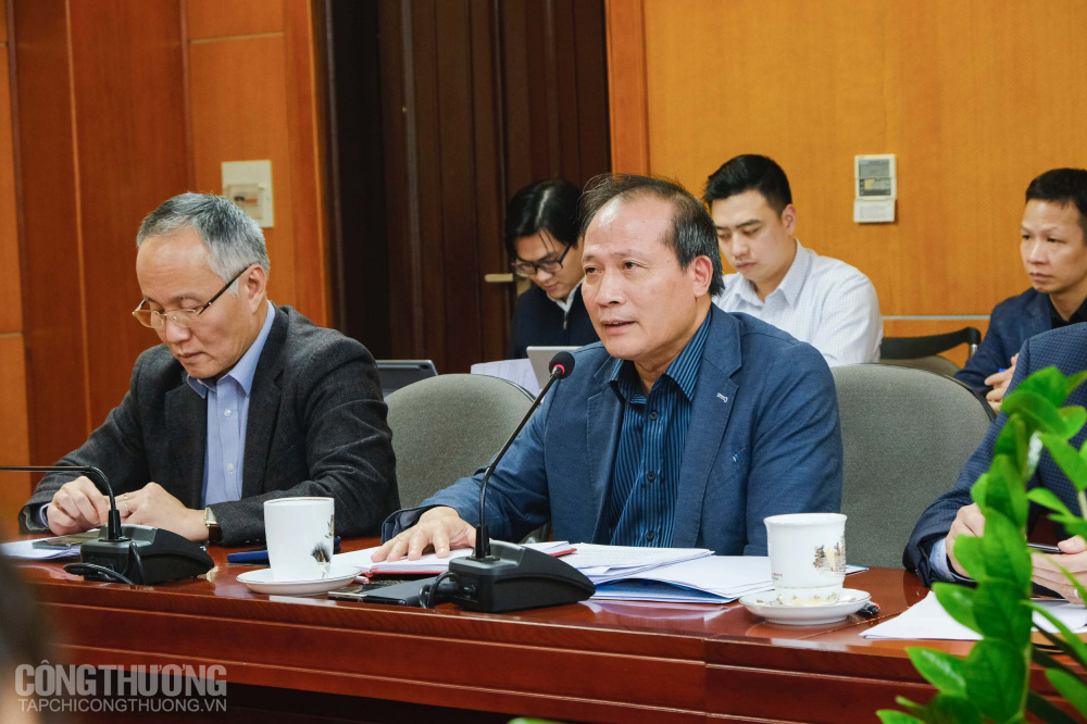 Thứ trưởng Cao Quốc Hưng tiếp tục theo dõi và chỉ đạo giải quyết vấn đề sản Cwin Đăng Ký + 1888k trang và tháo gỡ khó khăn cho Cwincom hiện đang mở dệt may, da giầy trong vấn đề nguồn cung