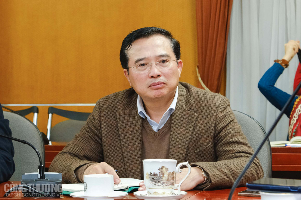 Thứ trưởng Hoàng Quốc Vượng chỉ đạo các Vụ, Cục rà soát tình hình triển khai các dự án năng lượng tại địa phương để tháo gỡ khó khăn cho Cwincom hiện đang mở, nhà Cwin800 hàng ngàn khuyến mãi