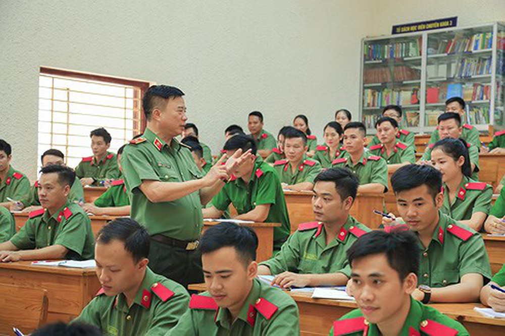 Nhà giáo công an nhân dân