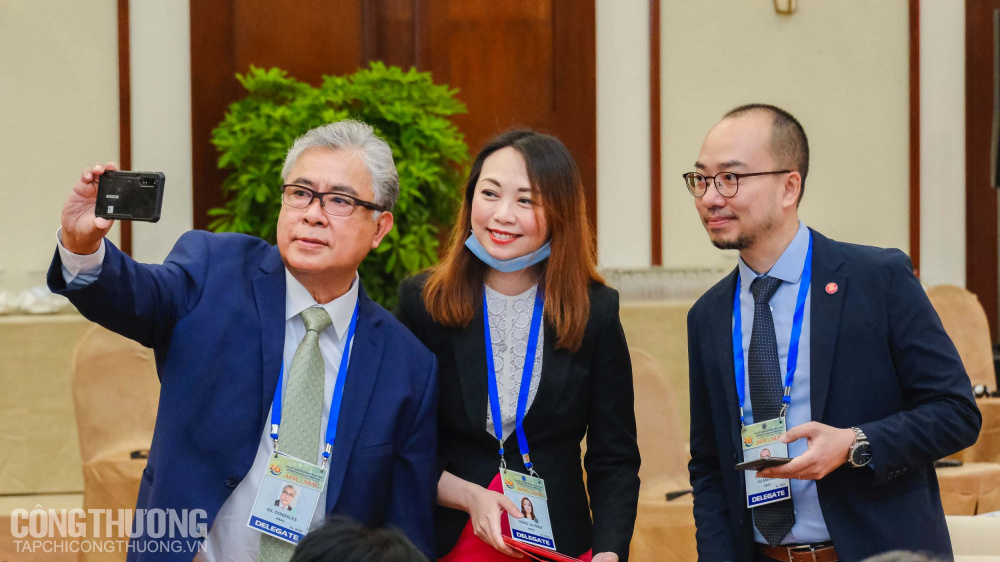Đại biểu đến từ các nước thành viên ASEAN trao đổi bên lề AEM hẹp 26