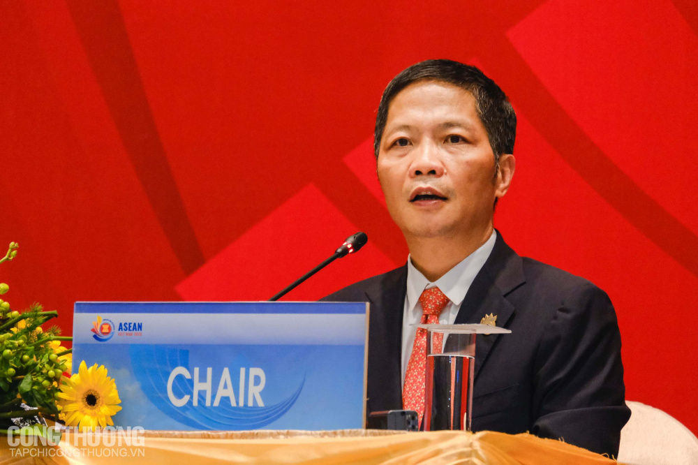 Bộ trưởng Trần Tuấn Anh cho biết AEM hẹp 26 đã chính thức thông qua 12 đề xuất sáng kiến, ưu tiên của Việt Nam trong Năm Chủ tịch ASEAN 2020