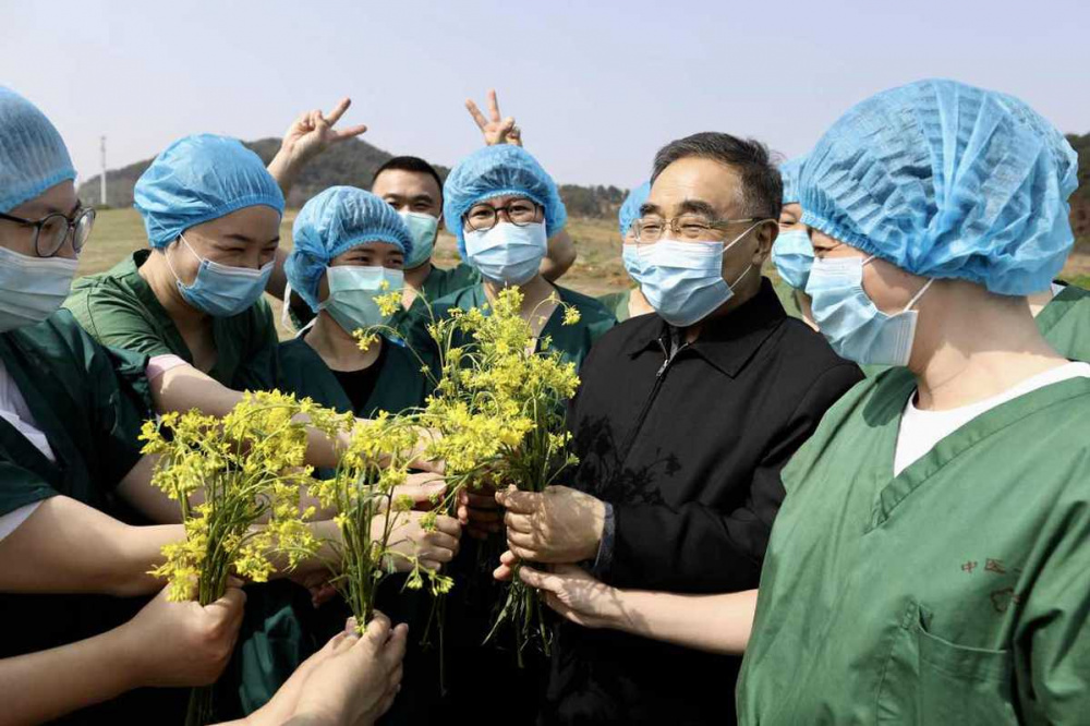 Nhân viên y tế