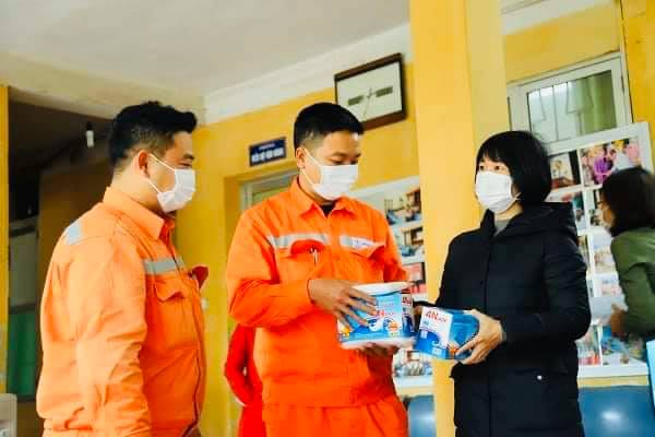 Trang bị khẩu trang