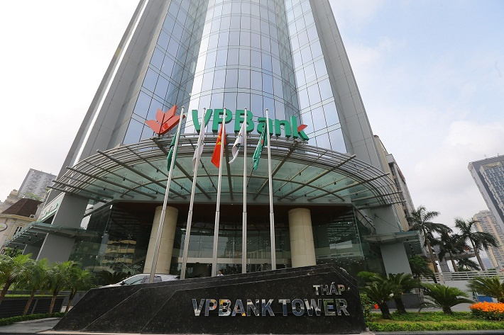 VPBank sẽ tiếp tục đánh giá sự ảnh hưởng của dịch Covid-19 để tiếp tục có những chính sách mới phù hợp nhằm hỗ trợ cộng đồng, khách hàng và CBNV vượt qua khó khăn.
