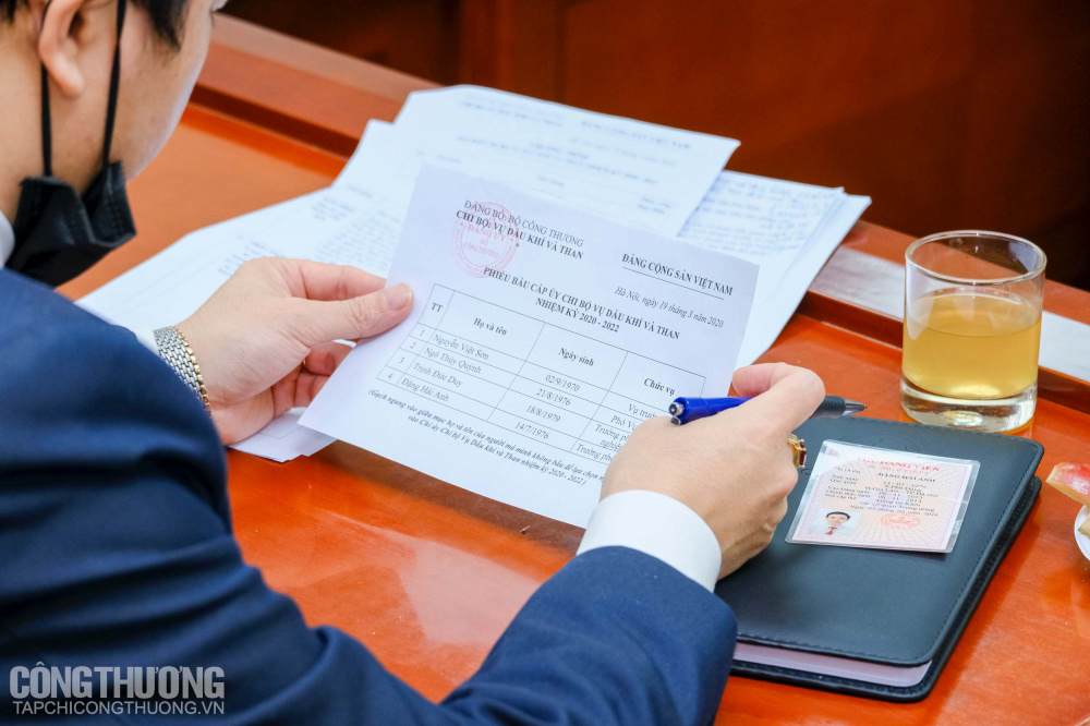 Bỏ phiếu nhân sự Cấp uỷ Vụ Dầu khí và Than