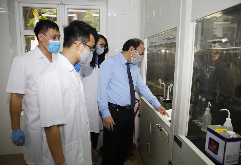 Tuổi trẻ B12 b