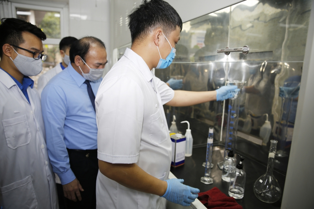 Tuổi trẻ B12 a