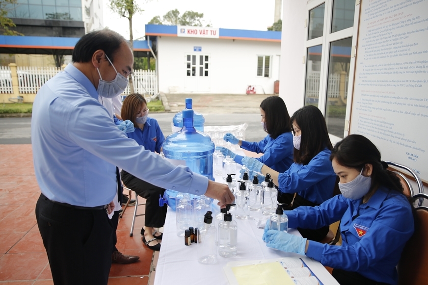 Tuổi trẻ B12 c
