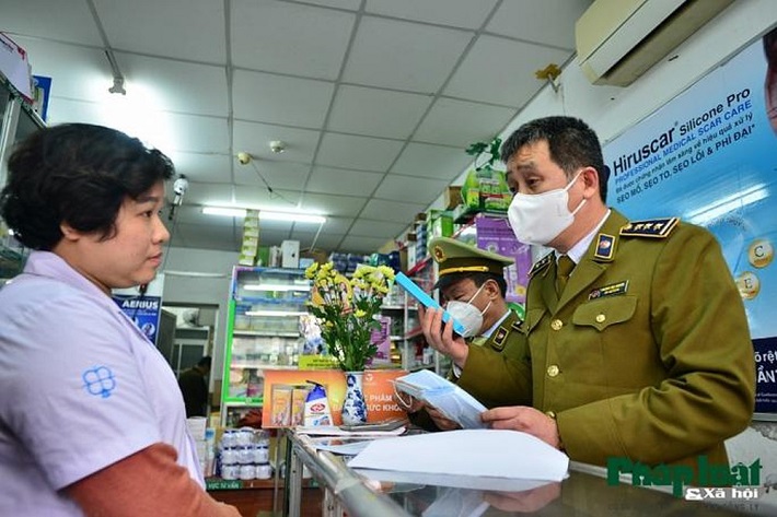 QLTT kiểm tra hiệu thuốc