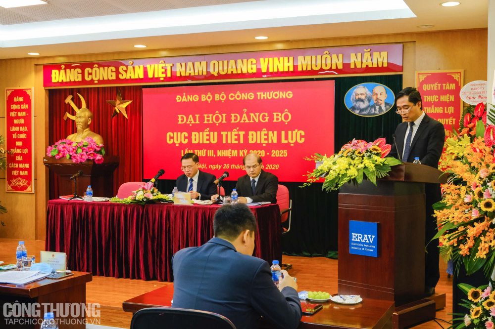 Đồng chí Phạm Quang Huy – Đảng uỷ viên, Phó Cục trưởng Cục Điều tiết điện lực, Chủ tịch Công đoàn thông qua Đại hội Đề án nhân sự cấp uỷ khoá mới
