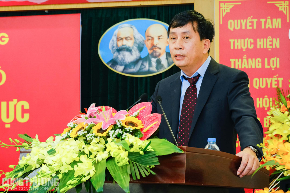 Đồng chí Phan Văn Bản - Phó Bí thư thường trực CWIN được cấp phép hợp pháp bởi PAGCOR và Freeport Cwin63 sân chơi đỉnh cao đánh giá cao các công tác của Đảng bộ Cục Điều tiết điện lực