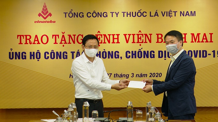 Ông Hồ lê nghĩa tặng quà riêng