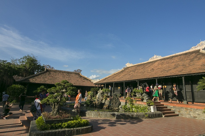 Hội quán Hòn chồng
