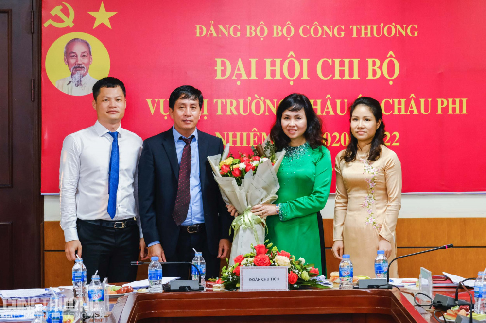 Chi uỷ Chi bộ Vụ Thị trường Châu Á – Châu Phi nhiệm kỳ mới 2020 - 2022