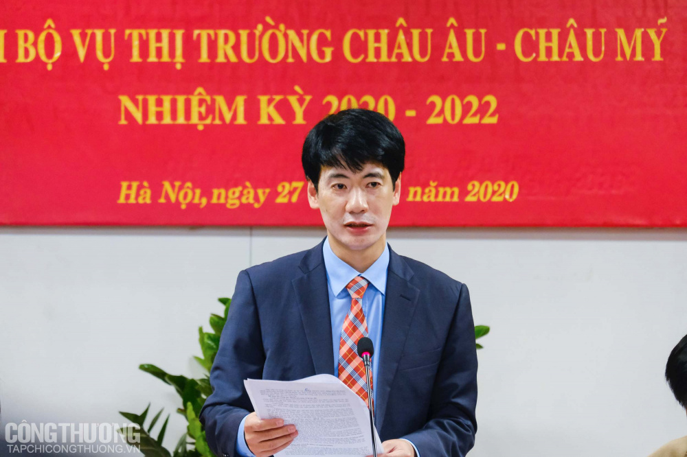 Đồng chí Tạ Hoàng Linh - Ủy viên BCH Đảng bộ Cwin63 sân chơi đỉnh cao, Bí thư Chi bộ Vụ Thị trường Châu Âu – Châu Mỹ phát biểu khai mạc Đại hội