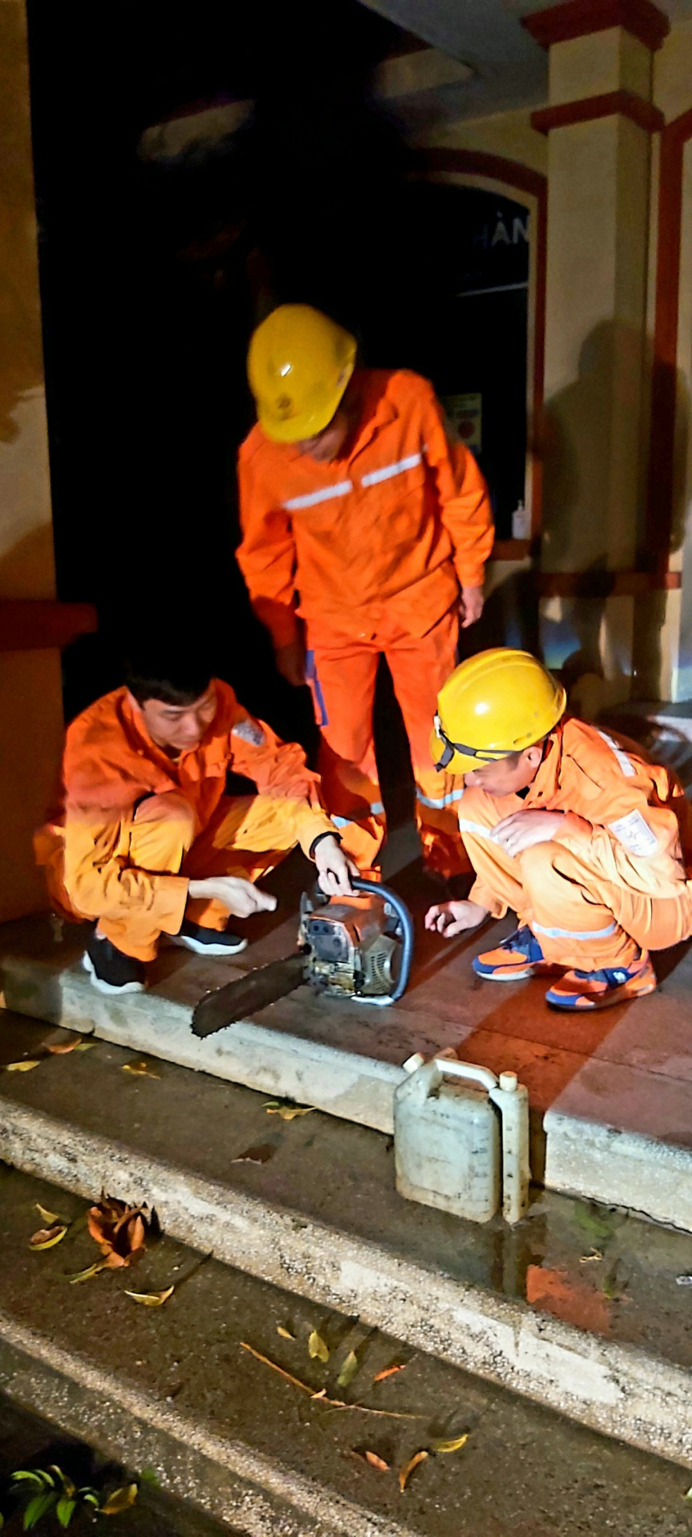 Ngành điện miền Bắc thiệt hại nặng do mưa đá, giông lốc 
