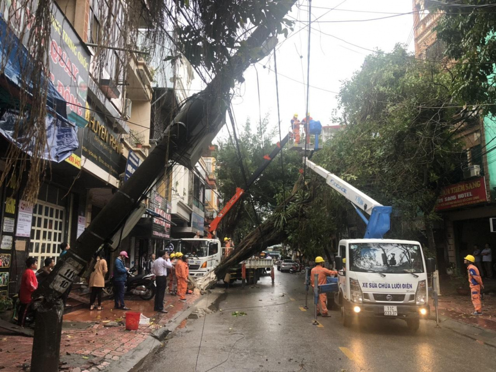 Ngành điện miền Bắc thiệt hại nặng do mưa đá, giông lốc 