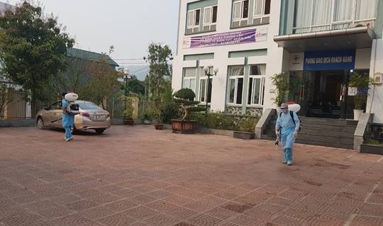 Phun khử khuẩn tại trụ sở làm việc