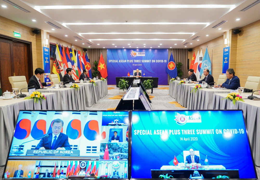 Các nhà lãnh đạo ASEAN+3 bàn các biện pháp cụ thể để sớm đẩy lùi dịch bệnh, bảo vệ lợi ích người dân, giảm thiểu tác động kinh tế - xã hội do Covid-19 gây ra (Ảnh: VGP/Quang Hiếu)