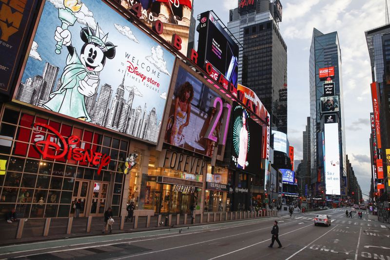 Quảng trường Thời đại New York vắng lặng vì dịch Covid-19