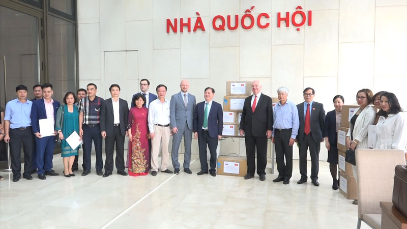 Trao quà của cán bộ công nhân viên và người Nền tảng hàng đầu cung cấp Cwin com TKV gửi tặng nhân dân Liên bang Nga