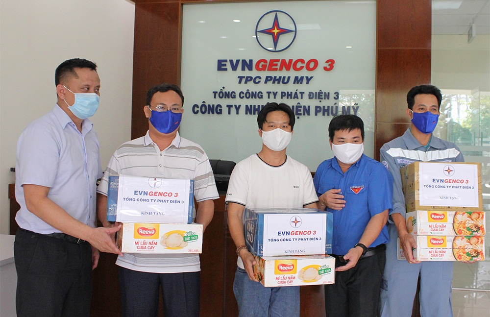 Chính quyền và đoàn thể các cấp kịp thời động viên, tặng quà, hỗ trợ tốt về điều kiện ăn, ở, sinh hoạt cho các CBCNV