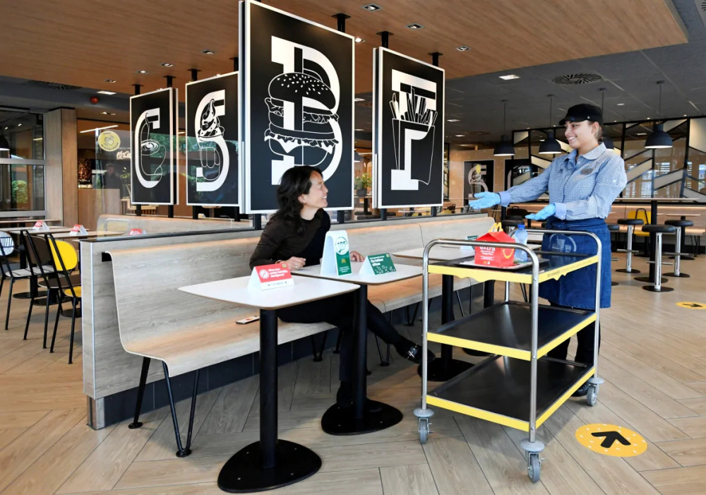Mc Donald's phục vụ tại bàn