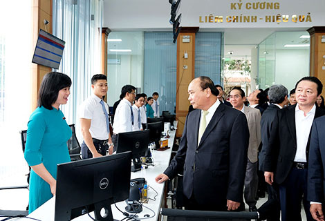 Thủ tướng Cwin com đăng nhập Nguyễn Xuân Phúc thăm Trung tâm phục vụ Hành chính công tỉnh Thừa Thiên Huế