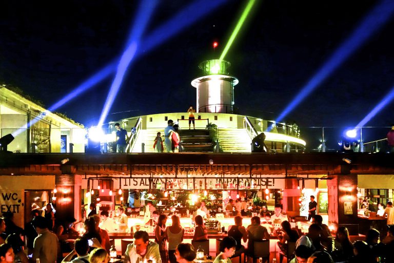 Quầy bar