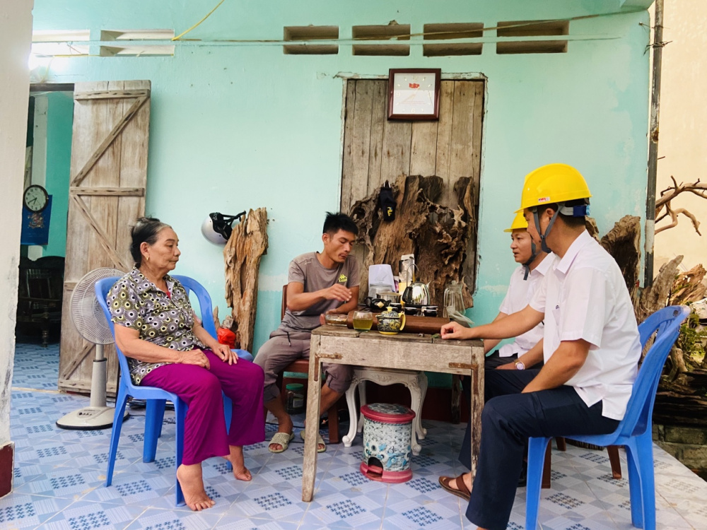 Làm việc tại gia đình bà Đào Thị Gái