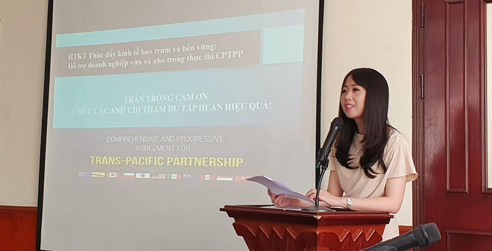 Bà Võ Hồng Anh - Phó Vụ trưởng Vụ Thị trường Châu Âu – Châu Mỹ phát biểu khai mạc và chủ trì Khóa Tập huấn