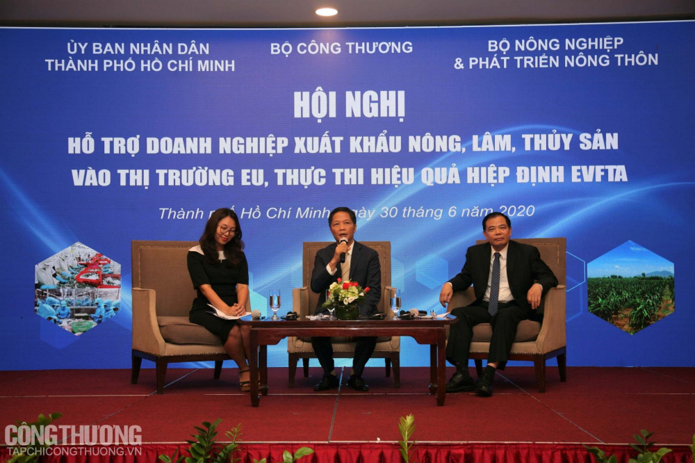 Phiên đối thoại giữa hai Bộ trưởng với Cwincom hiện đang mở tại Hội nghị