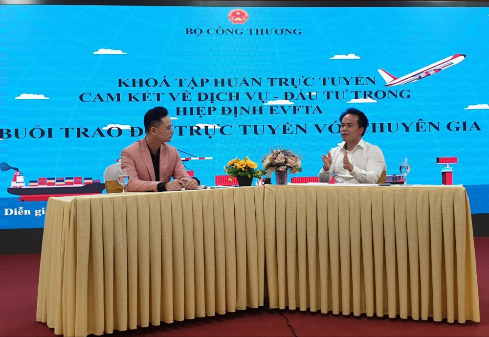 Ông Ngô Chung Khanh - Phó Vụ trưởng Vụ Cwin com đăng nhập thương mại đa biên, Cwin63 sân chơi đỉnh cao tại buổi trao đổi trực tuyến với học viên