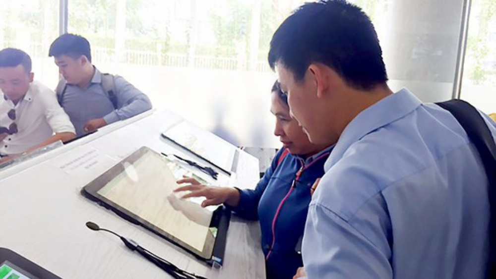 Với nhiều dịch vụ công trực tuyến liên tục được tích hợp trên Cổng dịch vụ công quốc gia, nhiều khả năng chức danh công chức tư pháp cấp xã sẽ là “đối tượng” phải sáp nhập