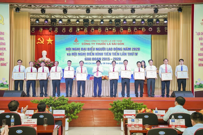 Tập thể và accs cá nhân được nhận bằng khen